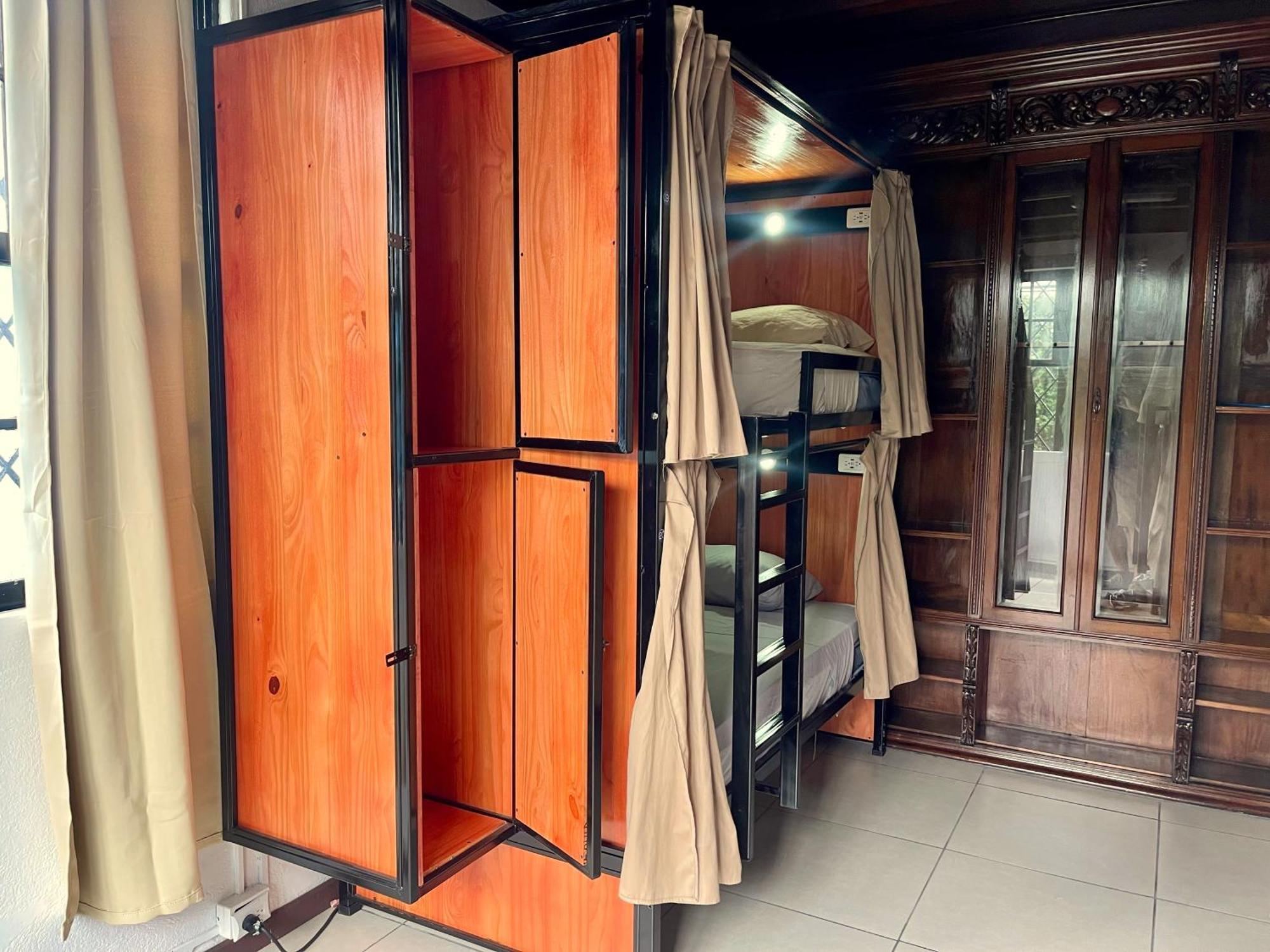 Costa Rica Guesthouse ซานโฮเซ ภายนอก รูปภาพ
